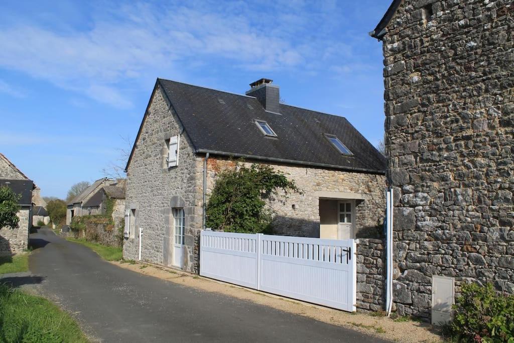 Gite Les Pommiers Montchaton Exterior foto